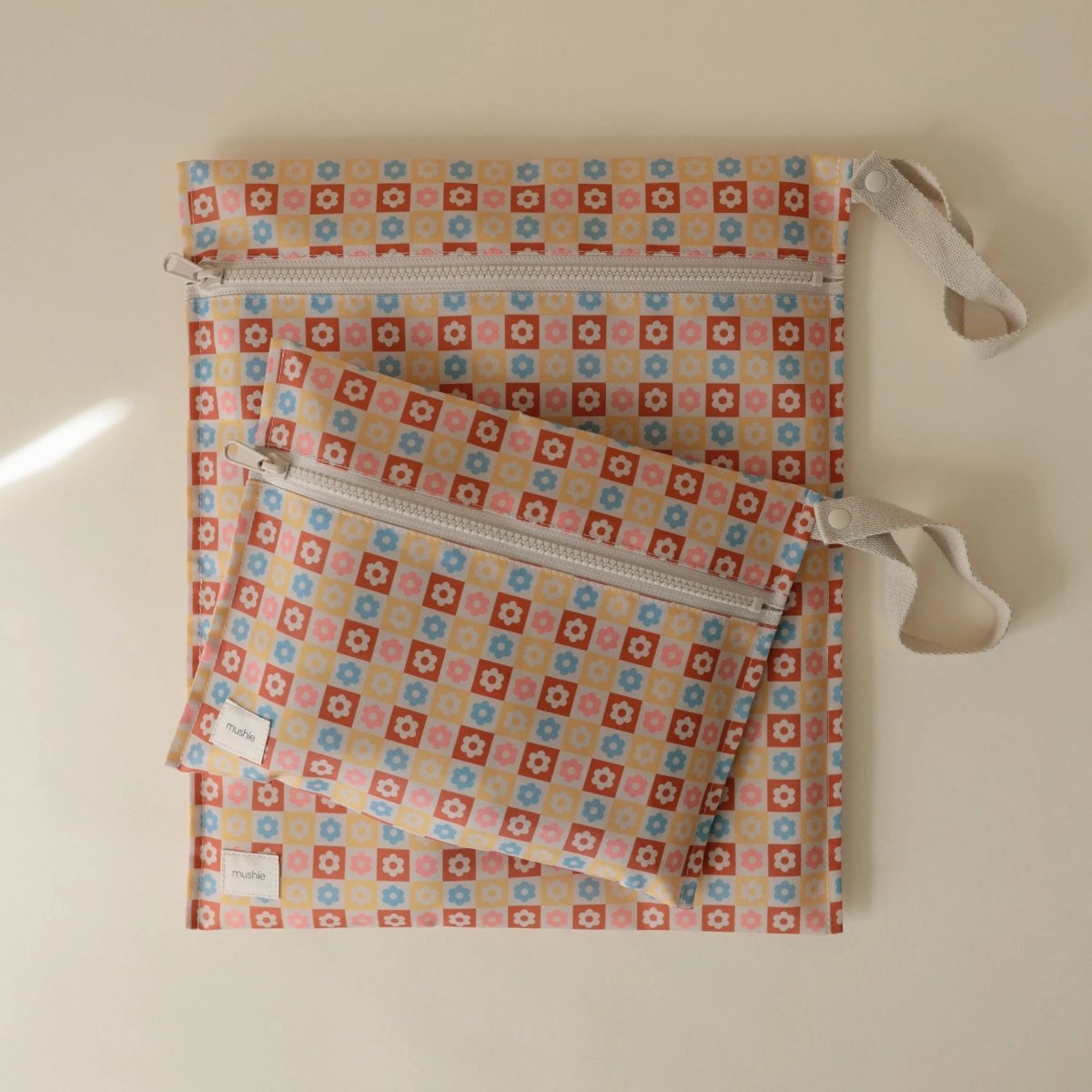 Mushie Water Resistant Wet Bag for Swimsuits and Dirty Clothes with Zipper Closure and Machine Washable Material -