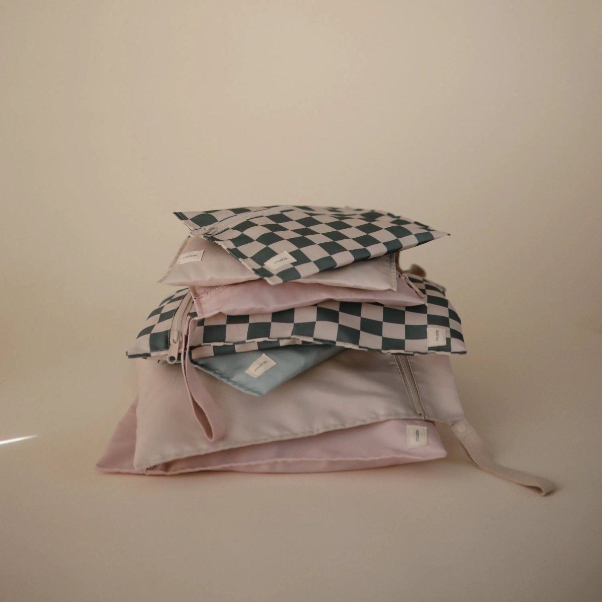 Mushie Water Resistant Wet Bag for Swimsuits and Dirty Clothes with Zipper Closure and Machine Washable Material -