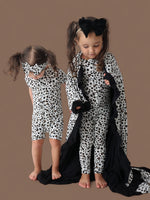 DREAM BIG LITTLE CO WILD GOALS DREAM SHORTIEEveretts Place